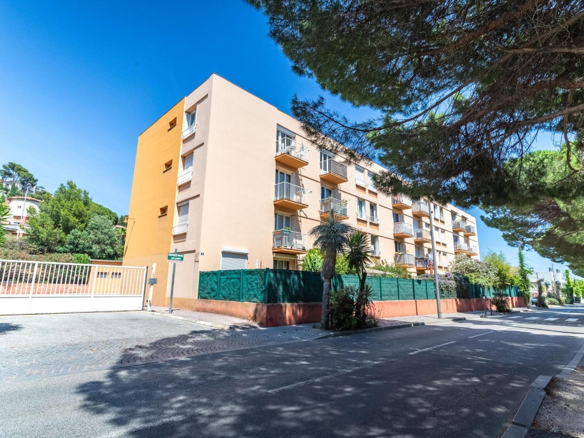 Apartment Les Ilaires By Interhome Le Lavandou Luaran gambar